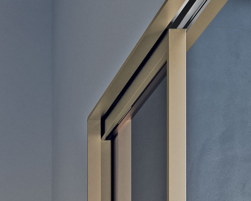 Ușile de interior de la Eclisse rezolvă diferențele de nivel ale pereților 