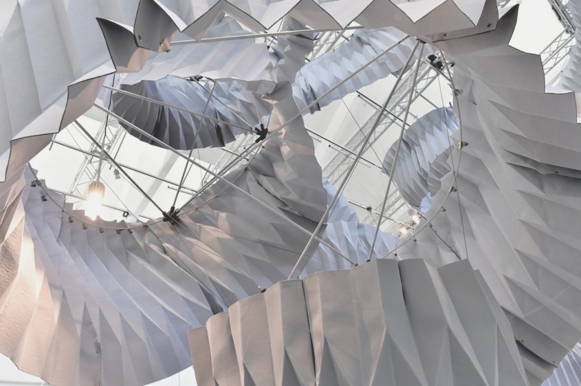 Arhitectul nipon Kengo Kuma a creat o sculptură care poate absorbi emisiile a 90 000 de