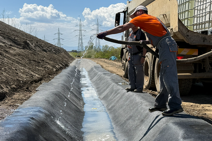 Hidratarea materialului până la saturația completă