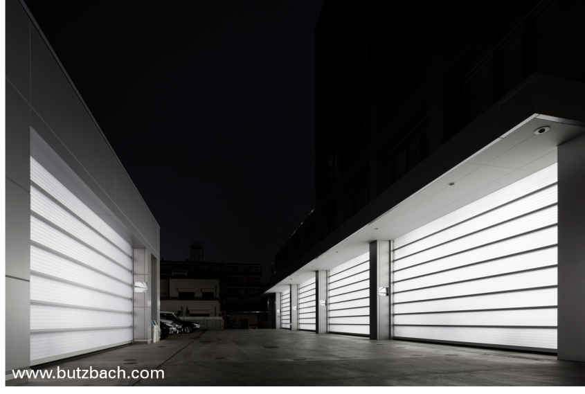 Ușa secțională rapidă Butzbach Sectiolite Sprint: Durabilitate, iluminare, siguranță, rezistență și termoizolație într-un singur produs