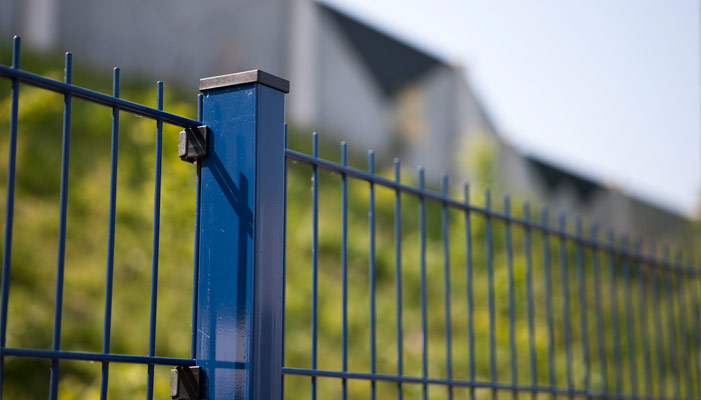 Garduri din metal pentru curți și amenajări industriale 