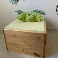 Scaun de lemn cu ladă de depozitare