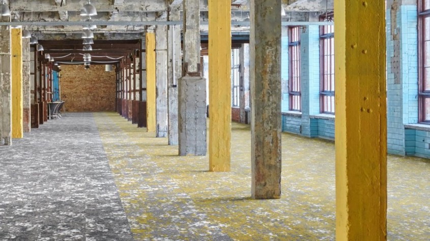 Mocheta BLOQ: Pardoseala care organizează spațiul, reduce zgomotul și rezistă &icirc;n timp