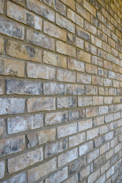 Detalii perete placat cu caramida aparenta  Brasov Amedio Ideas