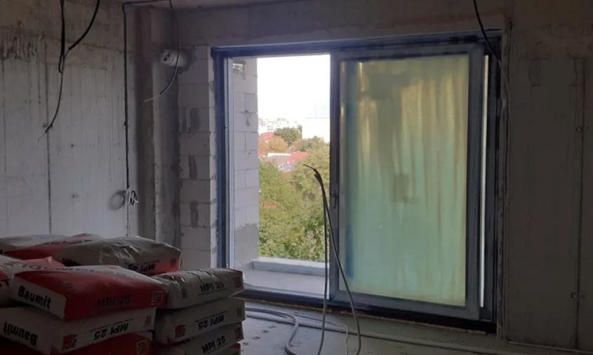 Soluții sustenabile pentru șantiere moderne: Redu poluarea cu plastic folosind folia lichidă distribuită de Vectis Tet