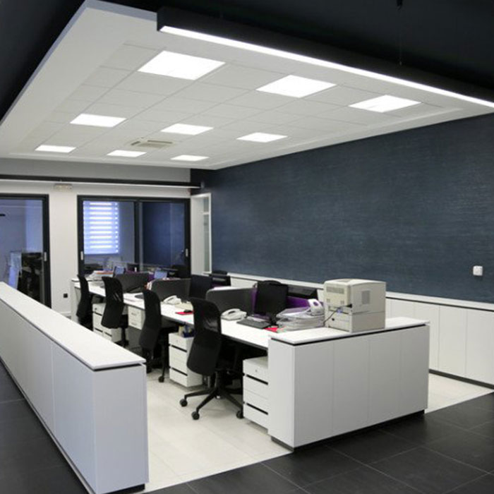 Ambiflux LEDPanel – Iluminat eficient pentru birouri, școli și spații de lucru moderne