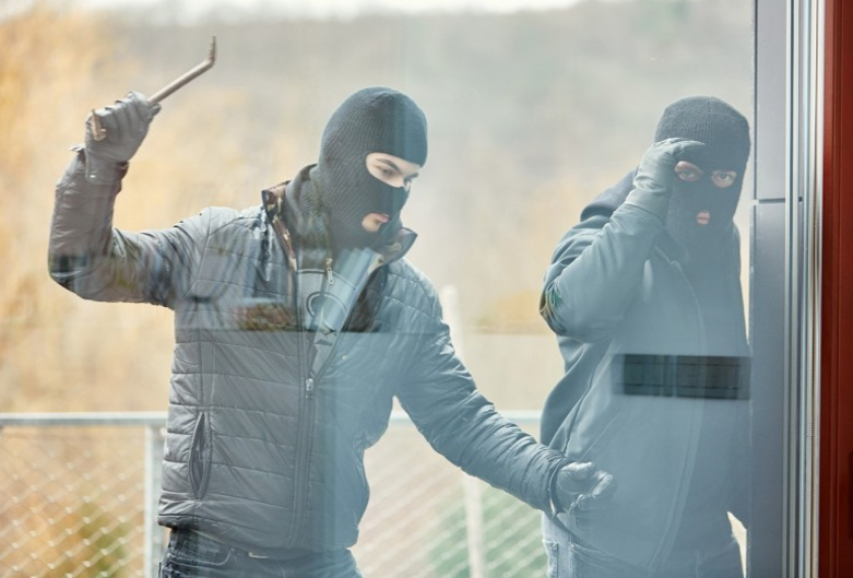 De ce să alegi foliile de securizare și antiefracție? Soluția eficientă pentru protecția geamurilor