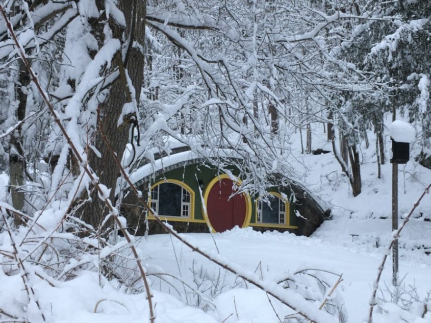 Un fan al filmului "Stăpânul Inelelor" și-a făcut propria casă-hobbit, eficientă energetic