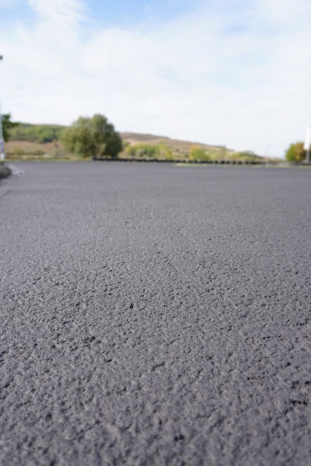 Transformă-ți parcarea: Asfalt mult mai durabil, costuri mult mai mici!