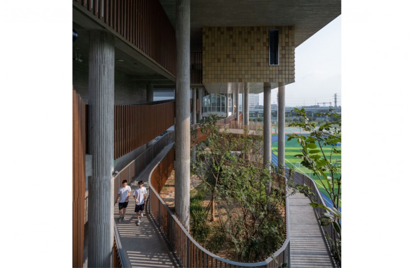 Clădirea Anului 2023 este un liceu cu o ”pădure plutitoare”