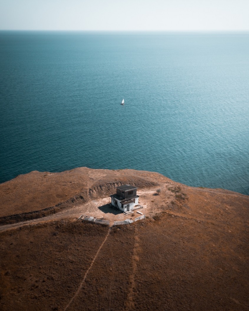 Casa din Peninsula Crimeea. Imagine de Artem Pikalov