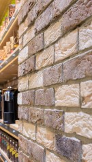 Cărămidă aparentă handmade &icirc;n designul cafenelelor