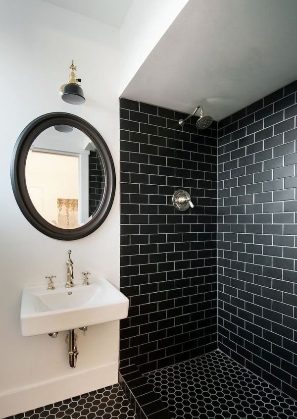 Gresie și faianță neagră în baie – idei pentru o amenajare elegantă
