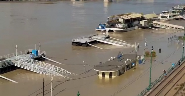 Inundațiile urbane fac ravagii: Acoperișurile verzi, soluția salvatoare pentru orașele României