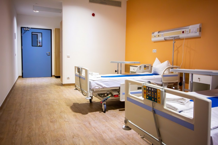 Selon din spital cu usa Kadra