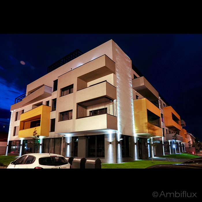 Façade UP-Down – Aplica de exterior bi-emisie pentru iluminat arhitectural