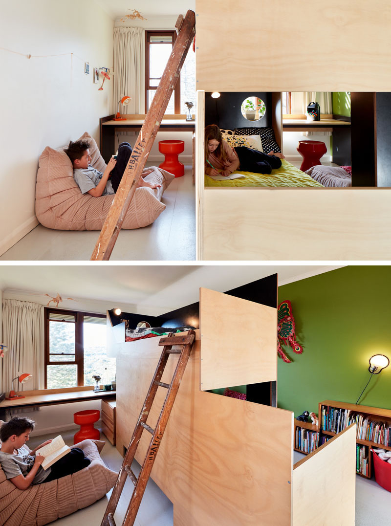 Un pat făcut pe comandă separă dormitorul comun si oferă spații pentru fiecare copil