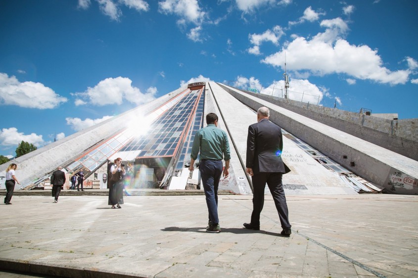 Un monument al comunismului din Albania va fi transformat într-un centru modern pentru tineri