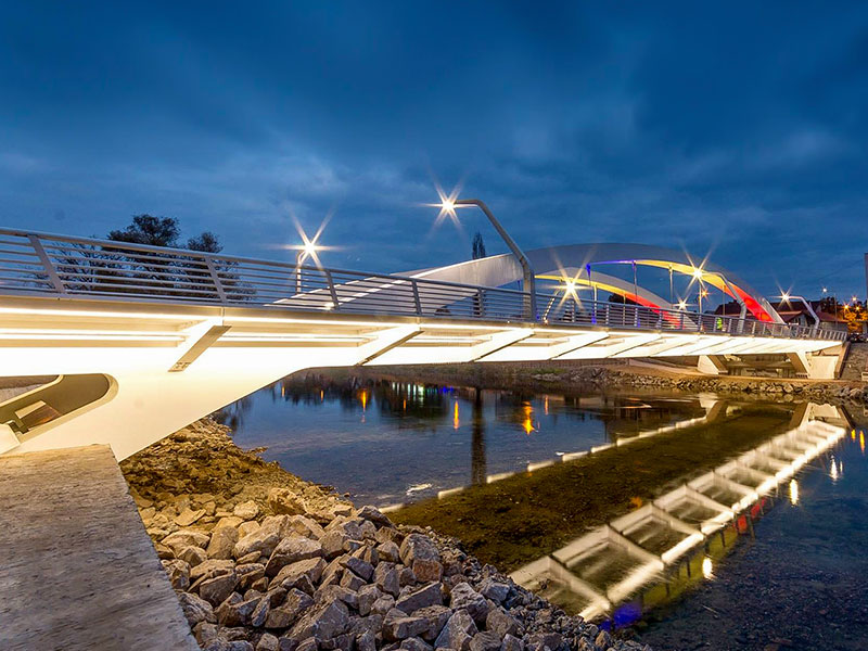 Arhitectura nocturnă: Cum transformă iluminatul percepția orașelor și a clădirilor?