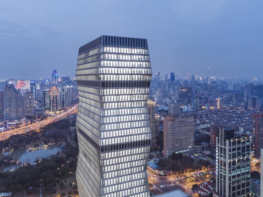 O impozantă clădire inspirată după Coloana Infinitului, construită în Shanghai