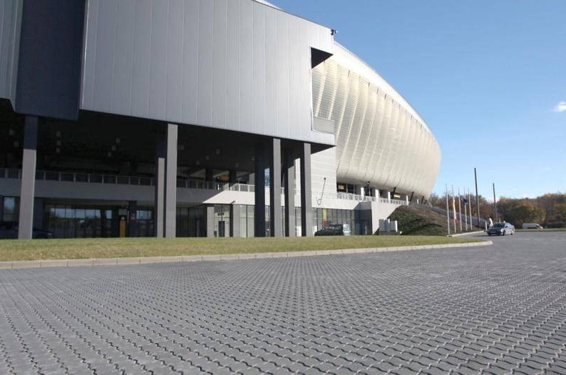 Amenajare in exteriorul stadionului cu pavaj Frunza F4 antracit  Cluj-Napoca ELIS PAVAJE