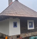 Restaurarea unei case tradiționale cu materiale naturale – un exemplu de autenticitate și sustenabilitate