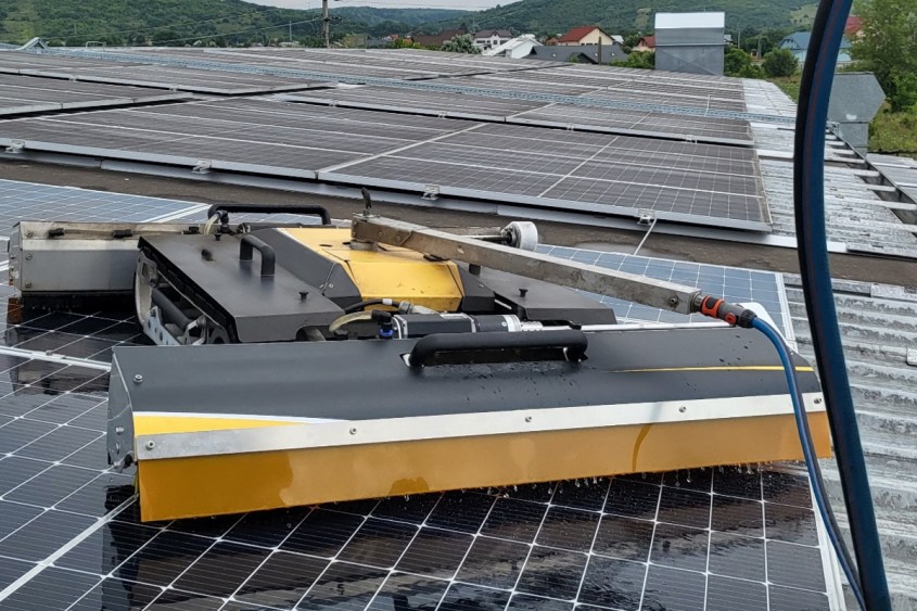 Un nou serviciu Simacek: Curățare și eficientizare panouri fotovoltaice