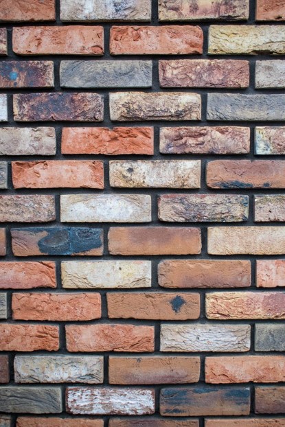 Detaliu perete cu caramida aparenta  Iasi Amedio Ideas