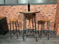 Masa cu structura metalica si blat din lemn pentru cafenea sau bar - MARCIP TECH