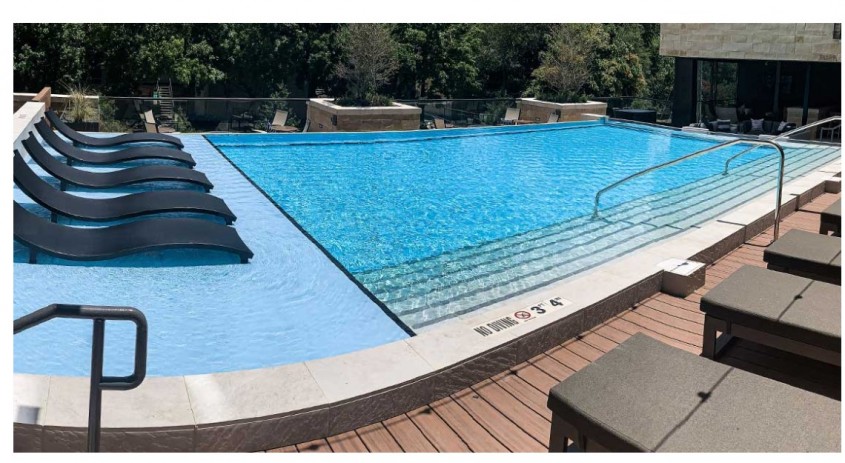 O piscină transparentă pentru complexul The Hudson, Dallas