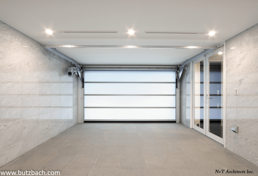Cum alegem ușa de garaj pentru parcările comune?