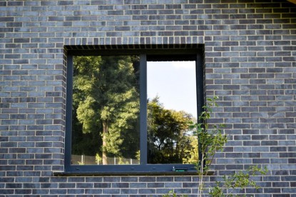 Detaliu perete cu fereastra  Brasov Amedio Ideas