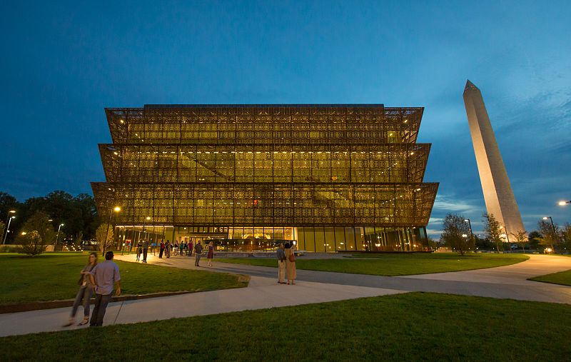 Muzeul National de Istorie si Cultura Afro-americana de Adjaye Associates (2016) - Washington, SUA