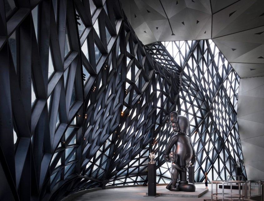 Un hotel îmbrăcat în exoschelet unul dintre ultimele proiecte ale Zahei Hadid a fost deschis în