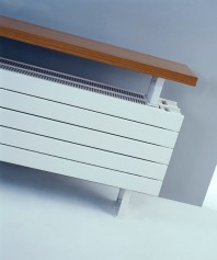Calorifer orizontal de plinta, tip banca - Panel Plus Bench