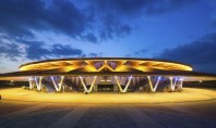 Design spectaculos pentru volumetria unui teatru din China Teatrul Dai o constructie al carei acoperis este