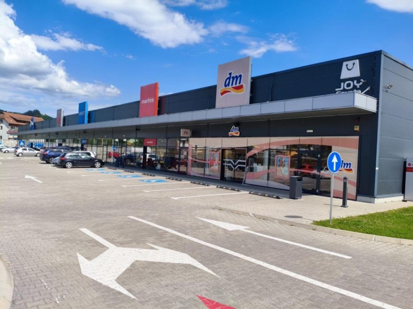 Sonorizarea parcurilor de retail – cum alegem soluția potrivită pentru fiecare zonă?