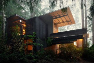 Arhitectul Jim Olson a petrecut 55 de ani renov&acirc;ndu-și cabana din Puget Sound