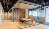 Soluții ingenioase pentru compartimentarea birourilor Compartimentările cu pereți din sticlă au o aplicabilitate din ce în