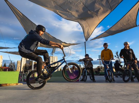 Dincolo de Beton: Impactul Social al Parcurilor de Skate