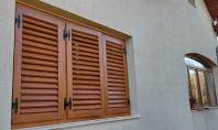 Trebuie să protejezi sau să reîmprospătezi ferestrele sau obloanele de lemn? 