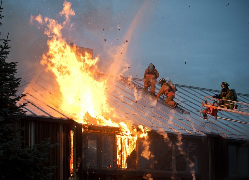 Siguranţa la incendiu: Astăzi, o cameră întreagă arde în 3 minute. Cum ne protejăm