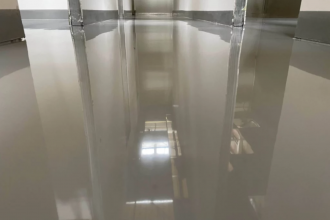 Cum ajută pardoseala poliuretanică la eficiența operațiunilor industriale: soluții durabile pentru mediul de lucru 