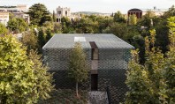 Casa protejată de soare cu ajutorul faţadei din plăcuţe ceramice O echipa de arhitecti din Barcelona