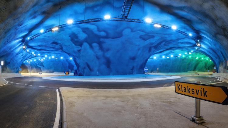Primul sens giratoriu subacvatic din lume este în acelaşi timp o operă de artă