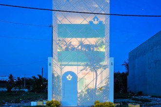 Casă cu anvelopantă translucidă, o mini-grădină &icirc;n care să trăiești