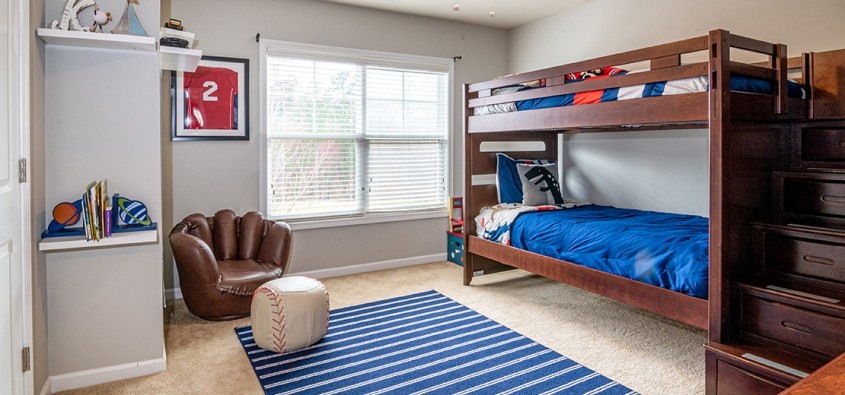 Dormitorul din tavan, o soluţie pentru a câştiga spaţiu într-o garsonieră