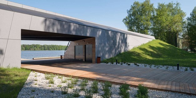 Centru de canoe cu panouri de fibrociment EQUITONE, finalist la ArchDaily Building of the Year 2021 
