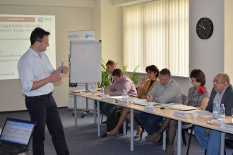 Dezvoltă competențe noi în workplace, property și facility management
