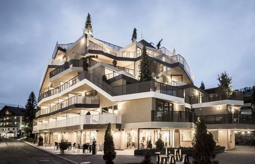 Acest hotel deosebit din Dolomiti parca aduce natura in interior